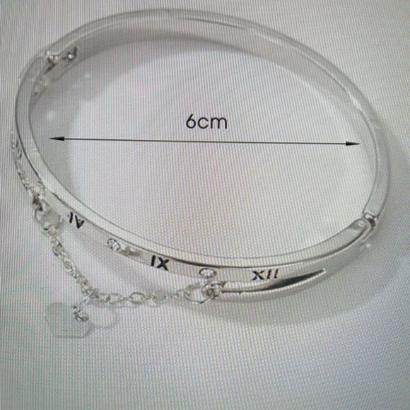 Roman Numeral Detail Rhinestone Decor Hart Charm Bangle - Picture 3 of 6